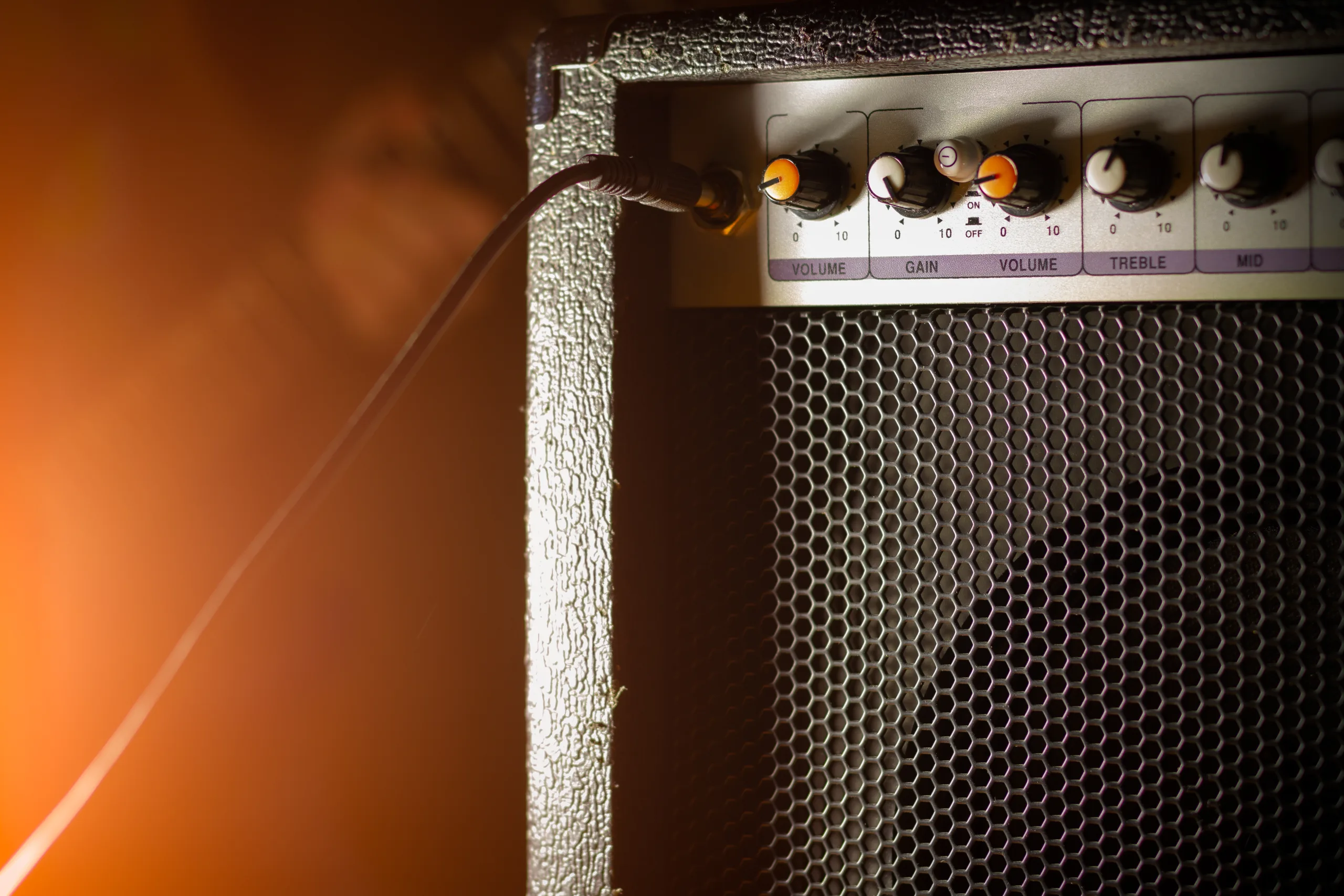 whats the differences between Tube Amps Vs Solid State Amps