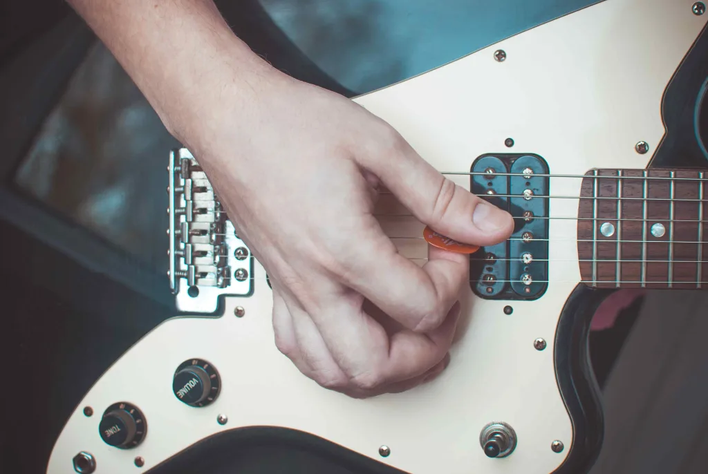 Can You Play Guitar With Fat Fingers