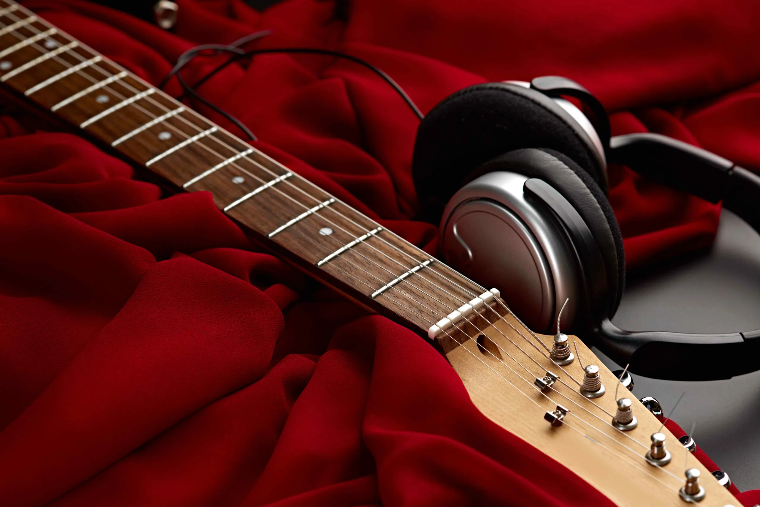Acoustic Guitars with Thin Neck